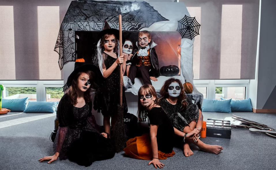 children in halloween costume