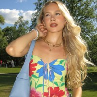 A blond lady small