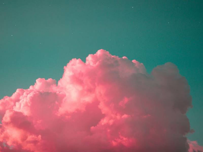 ピンクの雲のある空