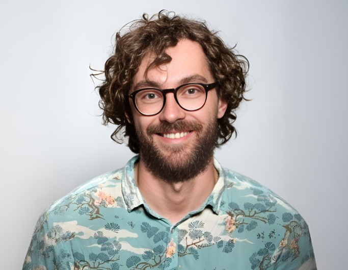 Un homme avec une barbe Garibaldi