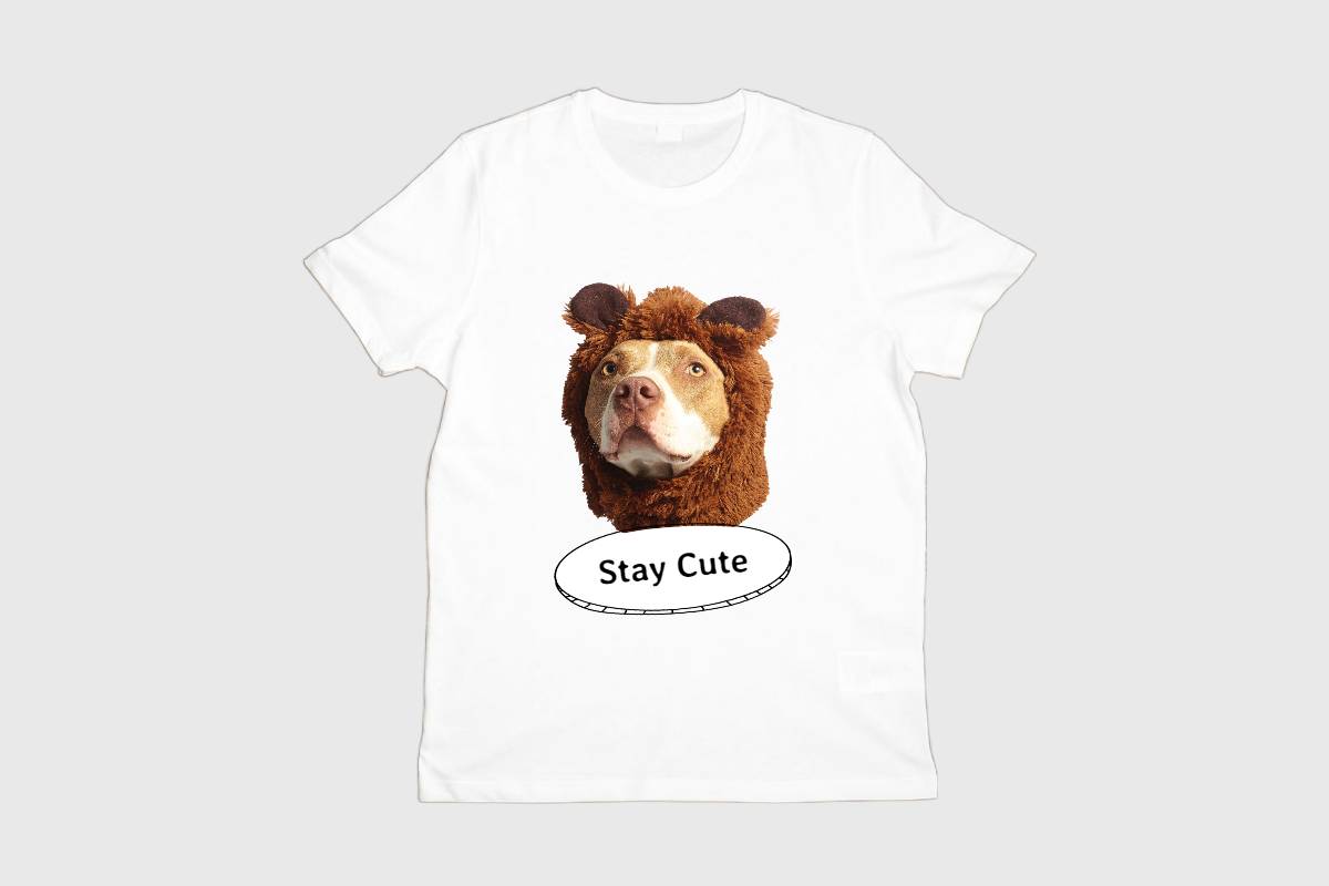 Camiseta blanca con cara de perro recortada