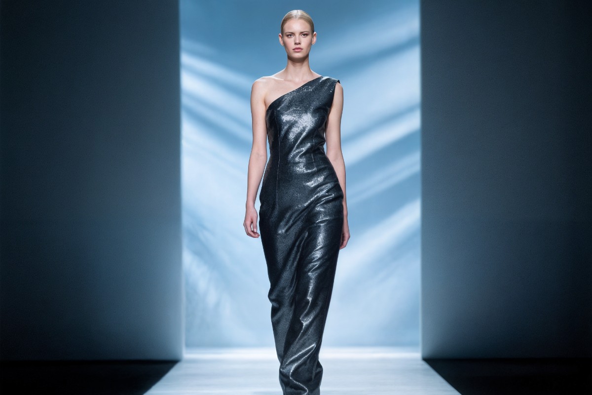 Simulate runway shows with digital models