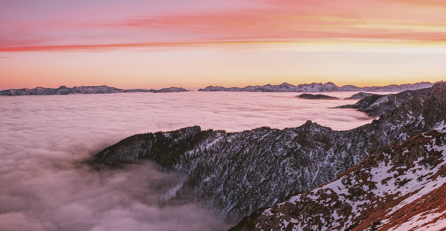 高山之上的風景照（套用濾鏡）